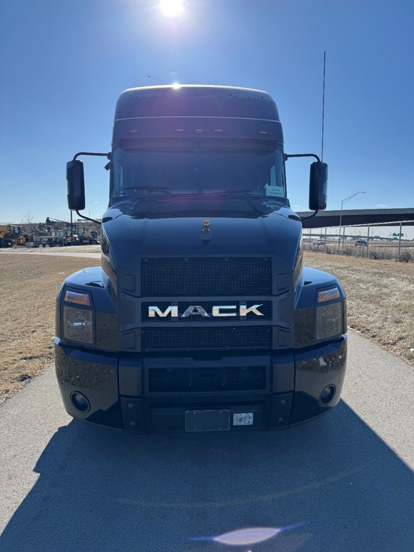 2020 MACK AN64T - USED TRUCKS SLEEPER - image 2